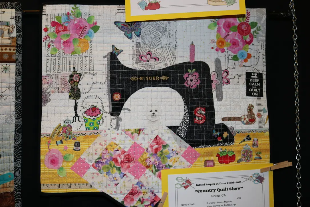 Floral quilt with sewing machine appliqué